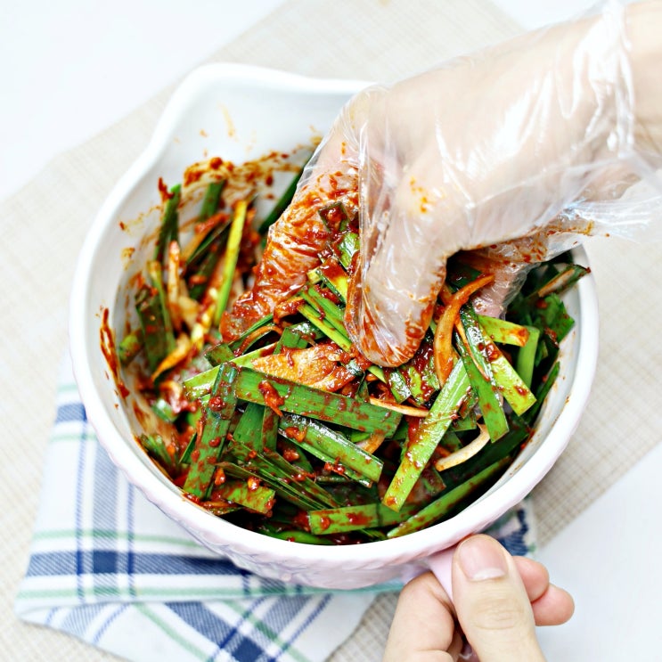  매콤아삭 맛있게 무쳐낸 최고의 레시피