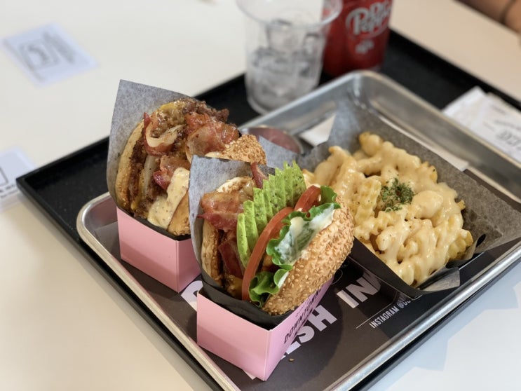  최애 햄버거 맛집 다운타우너 광교에 상륙하다! 다운타우너 갤러리어 백화점 광교점 (갤러리아 맛집)