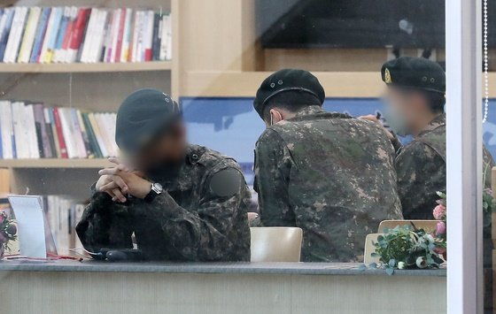 이태원클럽쇼크로 군휴가통제 두달간 갖힌 우린먼죄 이태원클럽쇼크로 군휴가통제 두달간 갖힌 우린먼죄