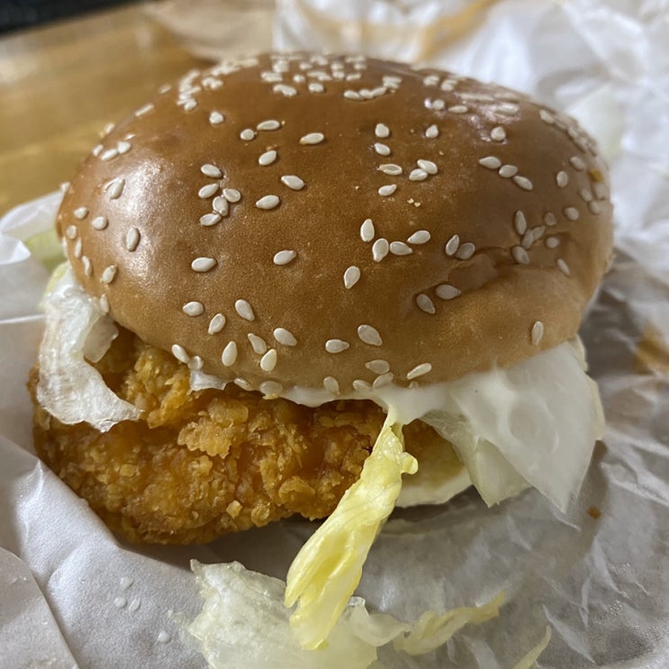  맥도날드 신상 허니 크림치즈 상하이 버거 솔직 후기(가격,맛 등)_맥도날드 꿀팁 대방출