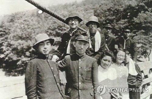 日 윤동주 비 주변에 심은 '한일우호 상징' 무궁화 꺾여