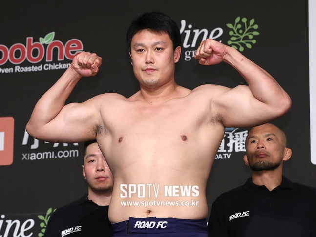 양동이-명현만, ONE 챔피언십 계약 + 대런 틸 역대급 기행 등 MMA 뉴스 양동이-명현만, ONE 챔피언십 계약 + 대런 틸 역대급 기행 등 MMA 뉴스