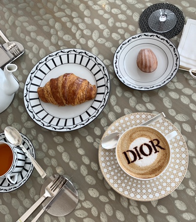 [청담] “Cafe Dior/카페 디올” - 작은 사치를 부리다