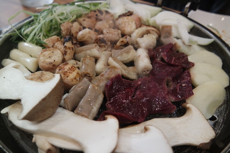  [연수구곱창 왕십리장곱창]  고소한 소곱창과 매콤한 순대볶음 회식장소로도 추천하는 선학역맛집