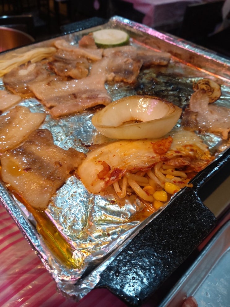  연신내 맛집 빨간벽돌집에서 냉동상겹살 배터지게 먹어요!