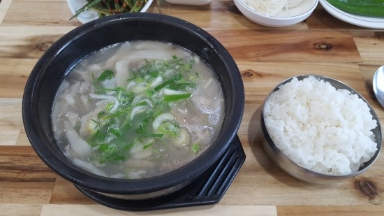 조방돼지국밥 - 부산일보 주관 국밥 맛집 30선 조방돼지국밥 - 부산일보 주관 국밥 맛집 30선