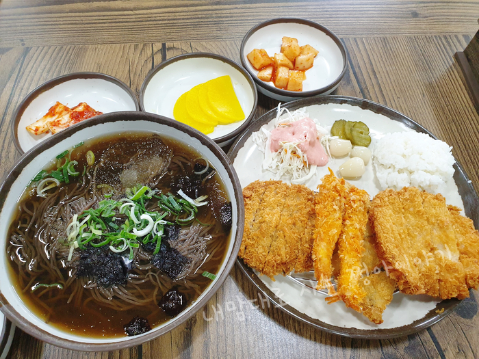  쯔유가 독특한 전주소바 맛집~ 입에서 살살녹는 까스 종류도 굿이에요