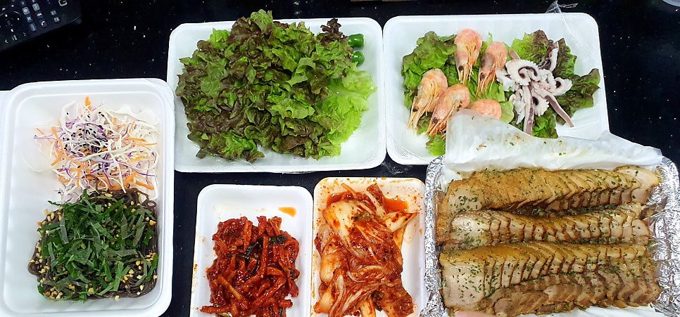 Yeowangwangjokbal Bossam photo 5