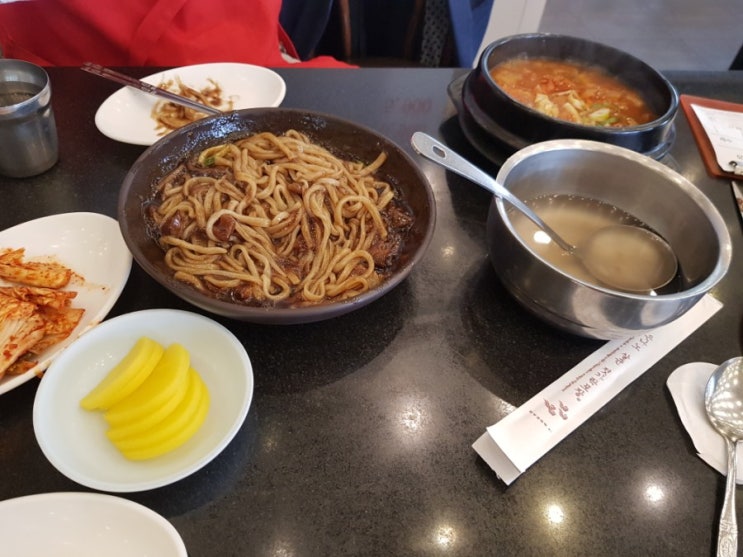  김치찌개집인데 짜장면도 맛있는 정자 오모리