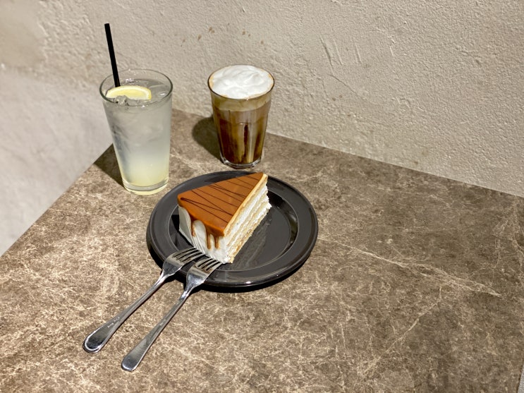  [성수 카페] 뚝섬역 디저트, 정원이 있는 분위기 맛집 '오르에르(orer)'