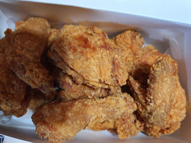치킨마루 - 크리스피치킨(후라이드) + 치즈볼 치킨마루 - 크리스피치킨(후라이드) + 치즈볼