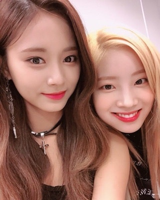 TWICE 子瑜 多賢 Instagram 照片手機桌布