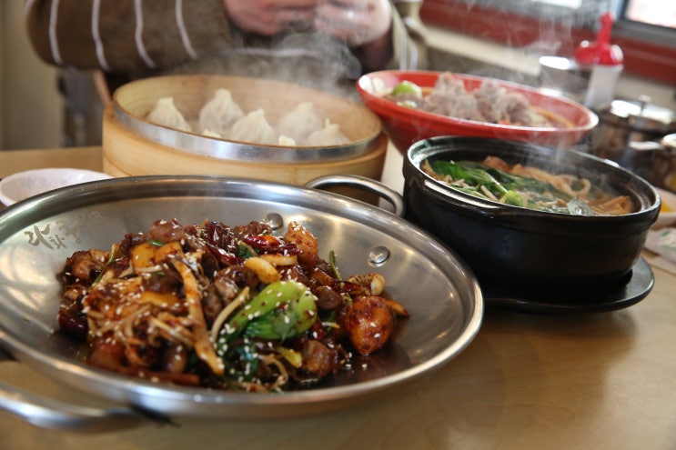  매료되는 홍대 맛집