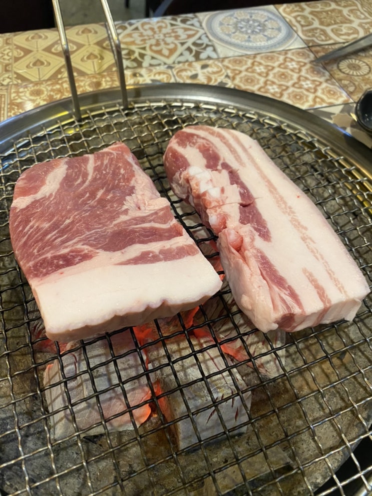 합정 고기 맛집 '옹달샘' 두툼한 제주흑돼지 육즙이 팡팡터져서 너무 맛있다!