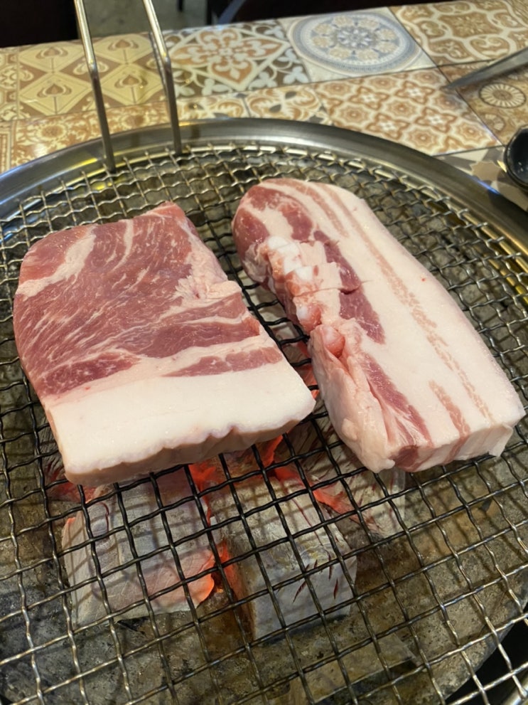  합정 고기 맛집 '옹달샘' 두툼한 제주흑돼지 육즙이 팡팡터져서 너무 맛있다!