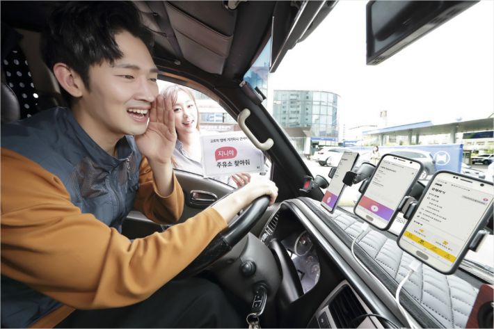 "지니야~ 트럭 근처 우대주유소 어디있어?" "지니야~ 트럭 근처 우대주유소 어디있어?"