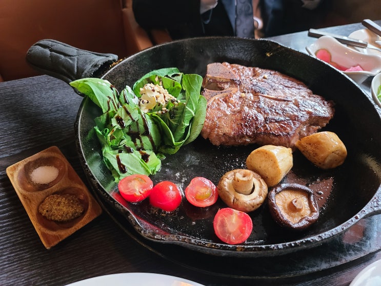 티본스테이크 맛집 스킬렛 스테이크하우스 맛좋은 식사를 티본스테이크 맛집 스킬렛 스테이크하우스 맛좋은 식사를