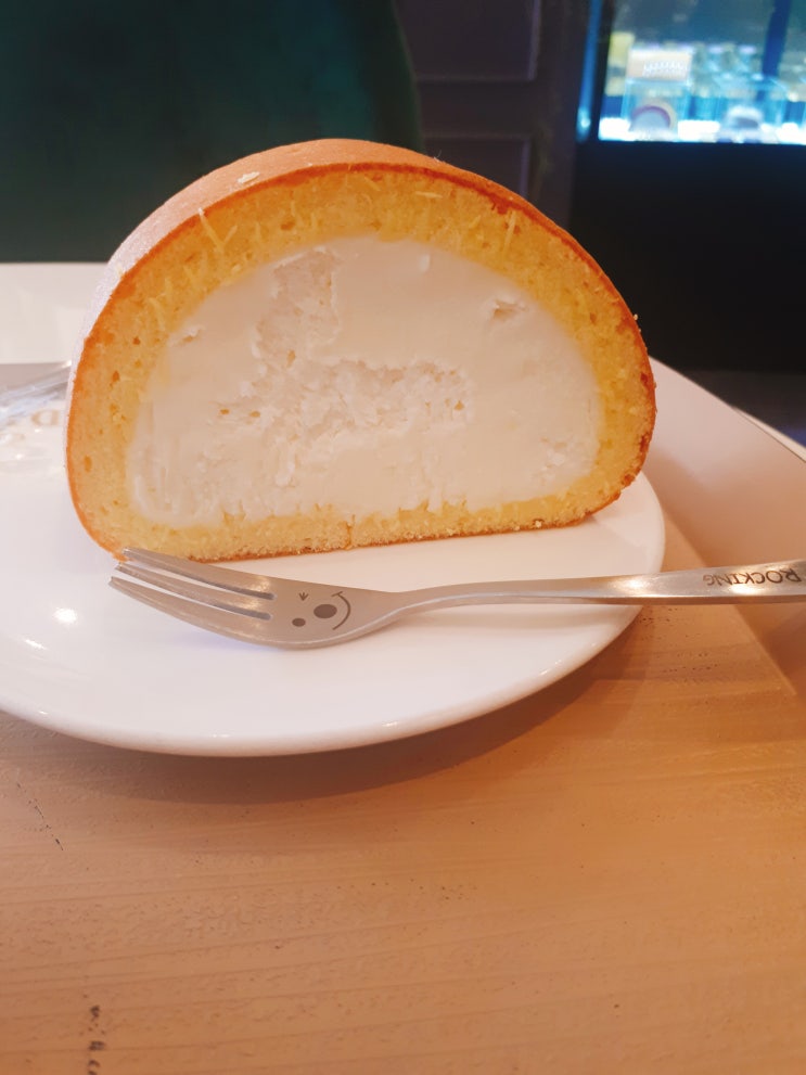  광양시 중마동 카페 디저트39 녹차라떼 오리지널 도쿄롤
