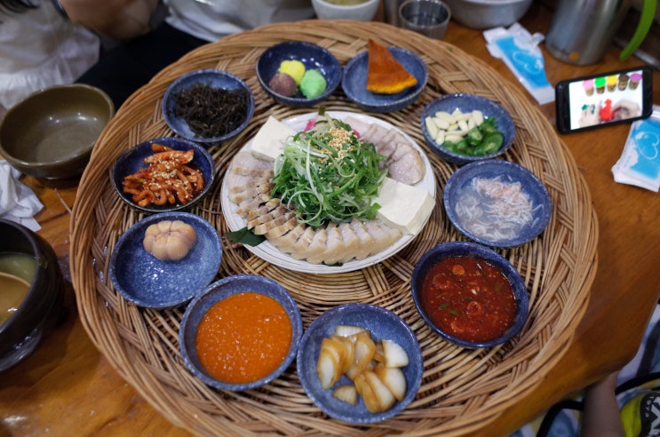  정갈한 한상차림, 경주 궁림 바지락칼국수·보쌈