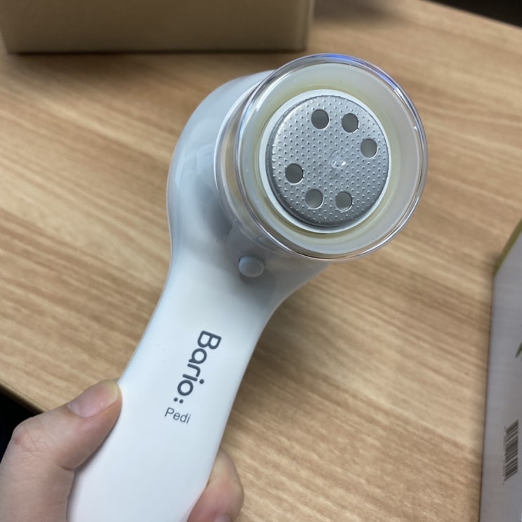  아라 프리미엄 전동발각질제거기로 발뒤꿈치 각질제거해요