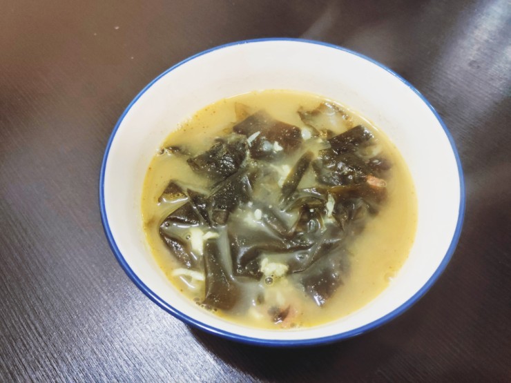  [소고기 들깨미역국] 담백하고 진한 맛이 일품인 소고기 들깨 미역국 레시피