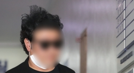  서울의 한 아파틍서 입주민의 갑질 폭행에 시달리다 목숨을 끊은 경비원의 사건