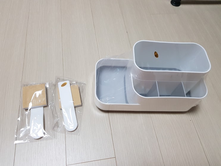  자취방 인테리어 꿀템 : 화장품수납정리 변기손잡이 부착 모나코올리브