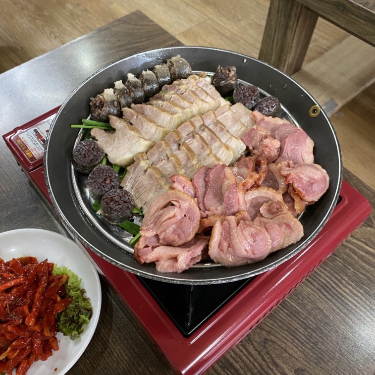  70년 전통의 연남동 모듬보쌈집...?