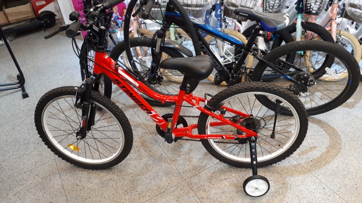 어린이자전거 주니어자전거 두발이 아직 미숙하다면 보조바퀴를 장착해 보세요! - 원주 혁신도시 삼천리자전거