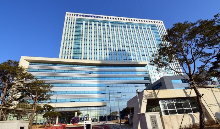 사망한 아들 계좌서 5억 빼낸 80대 노모 징역형 집유 사망한 아들 계좌서 5억 빼낸 80대 노모 징역형 집유