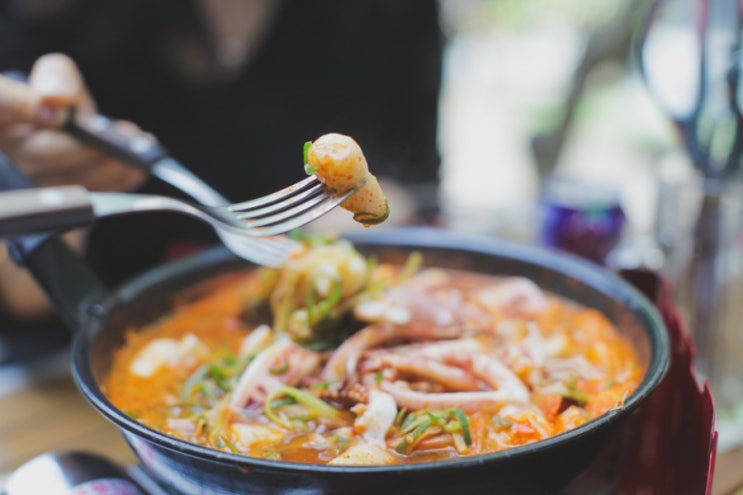 [연남동 맛집] 통오징어떡볶이가 유명한 이영자 맛집, 밥해주는남자 솔직후기