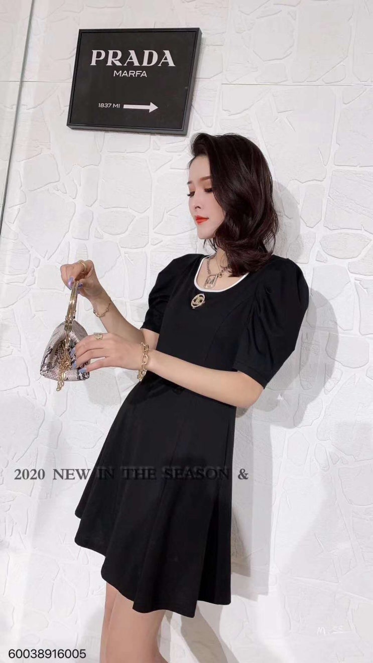  샤넬 신상 로고 자수 원피스