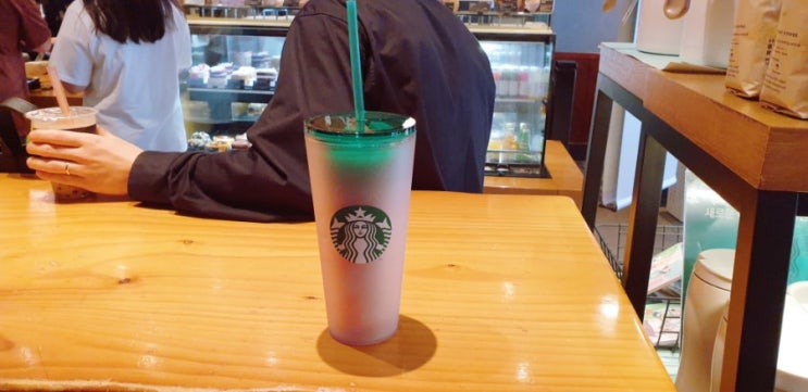  스타벅스 그린코어md 그린그라데이션사이렌콜드컵590ml 넘 이뻐요~^^