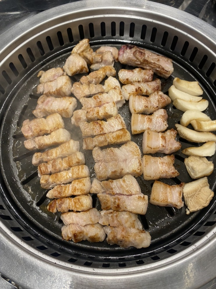  상수역 고기맛집 ‘상수돼집’ 뼈삼겹이 맛있는 곳!