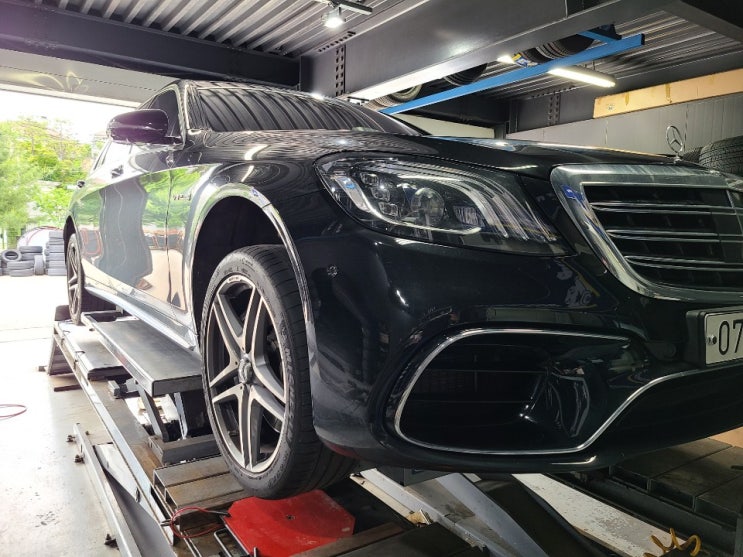  벤츠 S63 차량 20인치 타이어 추천 피렐리 올시즌 255/40R20 , 285/35R20 타이어 교체 작업