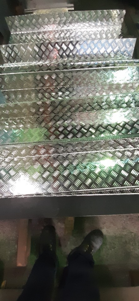 계단발판,알미늄계단철판,알미늄무늬철판,알미늄무늬강판