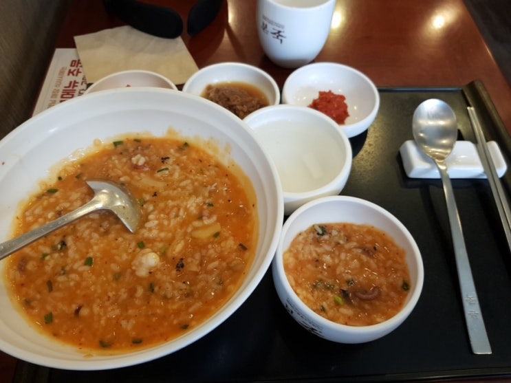 김치낙지죽의 유혹을 벗어나고픈 본죽 김치낙지죽의 유혹을 벗어나고픈 본죽