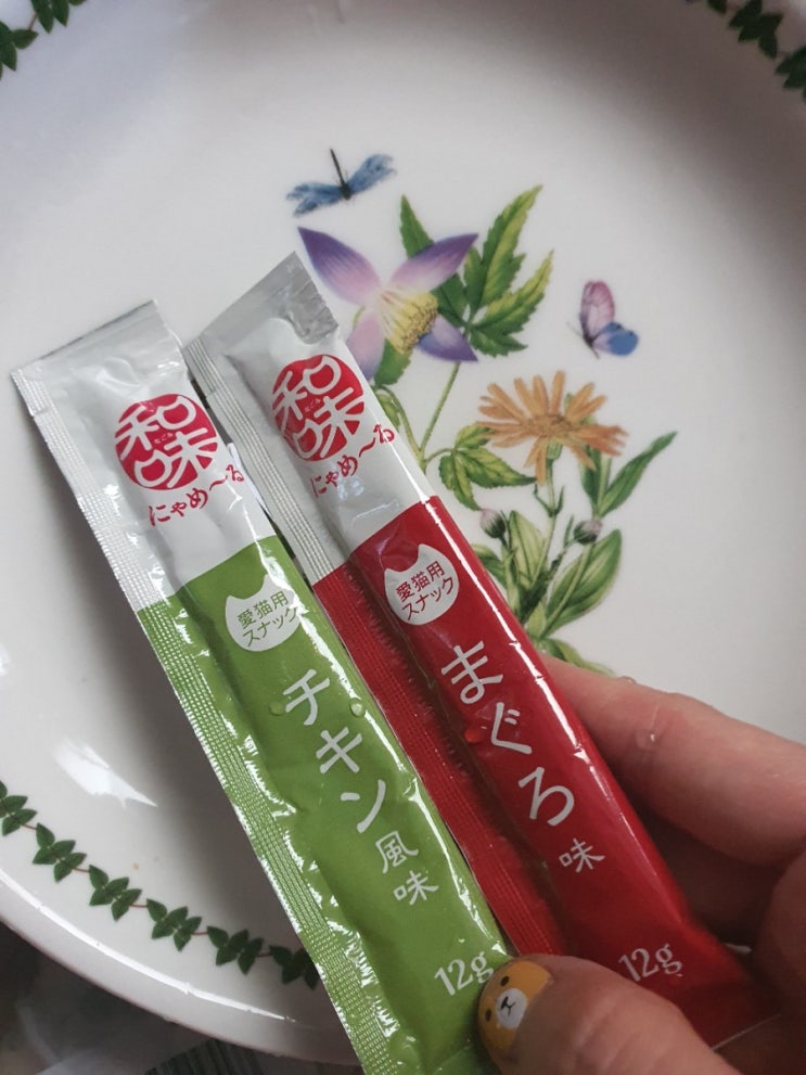 나고미 나메루 스틱 - 참치, 치킨 +(카네토라 가다랑어 액기스) 나고미 나메루 스틱 - 참치, 치킨 +(카네토라 가다랑어 액기스)
