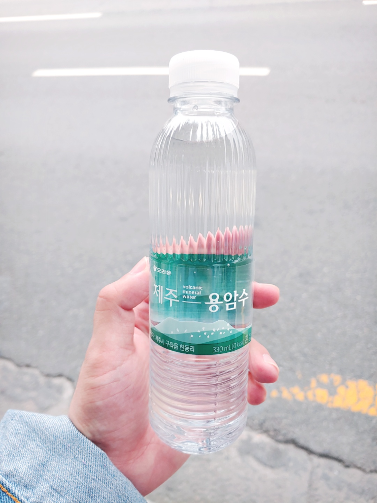  주머니에 쏙! 휴대하기 좋은 프리미엄생수오리온 제주 용암수