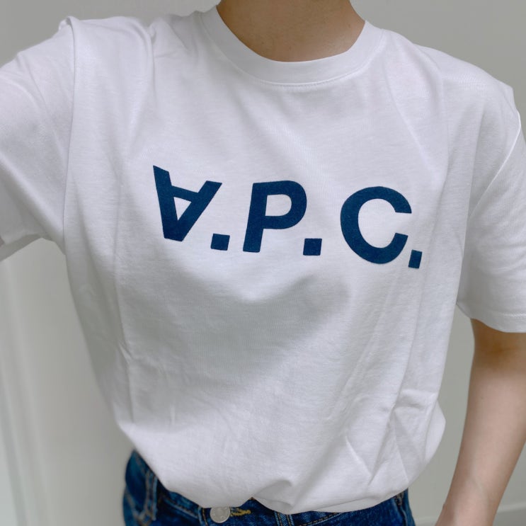 아페쎄 반팔 : 여자반팔티로 추천하는 APC 아페세 로고 여성 티셔츠