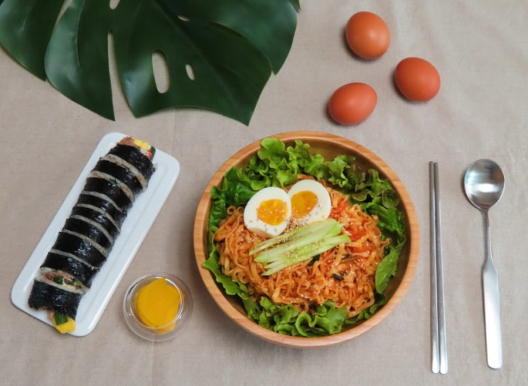  농심 칼비빔면, 참치김밥