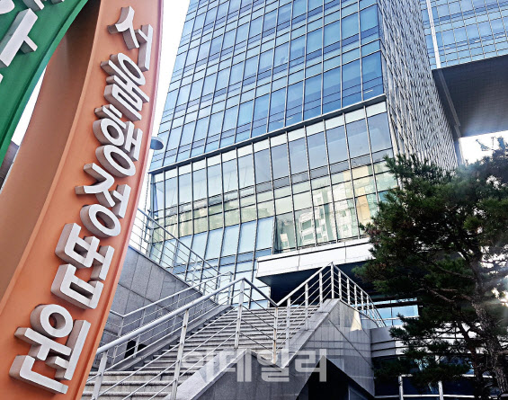 法 "간호조무사 당겨 쓴 연차, 월 근무기간 포함 안돼" 法 "간호조무사 당겨 쓴 연차, 월 근무기간 포함 안돼"