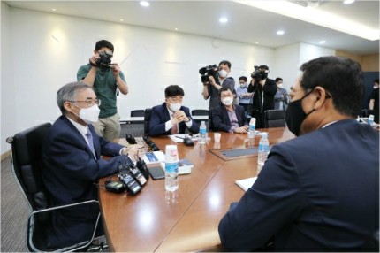 KBO, 강정호 상벌위원회 결과 1년 출장정지, 봉사활동 300시간 징계 KBO, 강정호 상벌위원회 결과 1년 출장정지, 봉사활동 300시간 징계