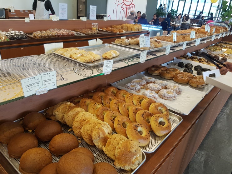  용인 성복동 베이커리카페 빵샘 제빵소에서 봄만끽 카페투어