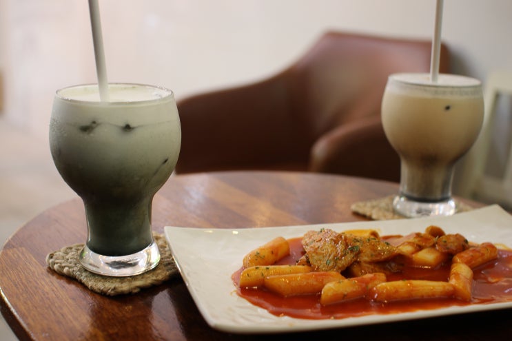  삼척카페, 떡볶이와 커피의 꿀조합! 삼척중앙시장 '청년표'