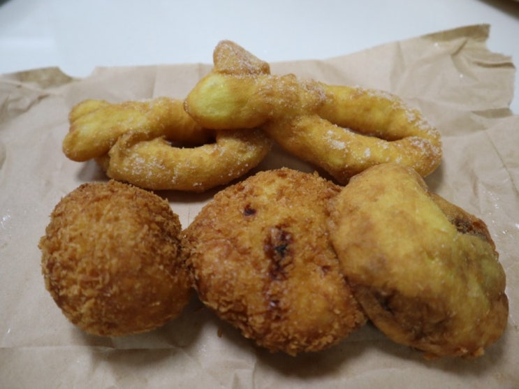  경산 중산동 찹쌀 미친 꽈배기랑 스마일 수제 왕만두 오픈해서 사봤어요