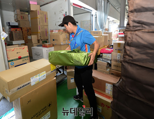 5만 택배기사 고용보험?… "현장을 몰라도 너무 모른다" 5만 택배기사 고용보험?… "현장을 몰라도 너무 모른다"