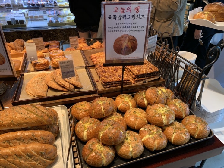  빵이 정말 맛있는 동탄의 자랑 홍종흔 베이커리 본점  골드헤겔 카페 빵집 추천