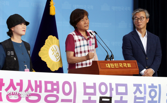 암환자들 “미지급 보험금 달라” 시위…삼성생명 “업무방해되니 집회 말라” 암환자들 “미지급 보험금 달라” 시위…삼성생명 “업무방해되니 집회 말라”