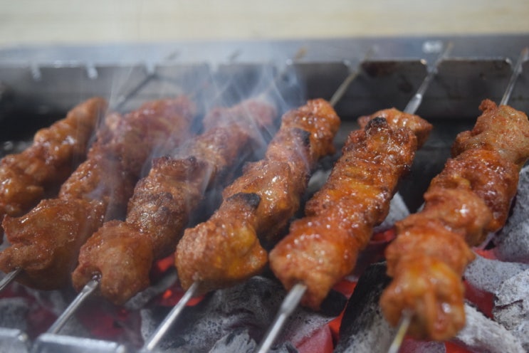 건대 양꼬치골목 에서 제일 맛있는 집 ! " 명봉양꼬치 "